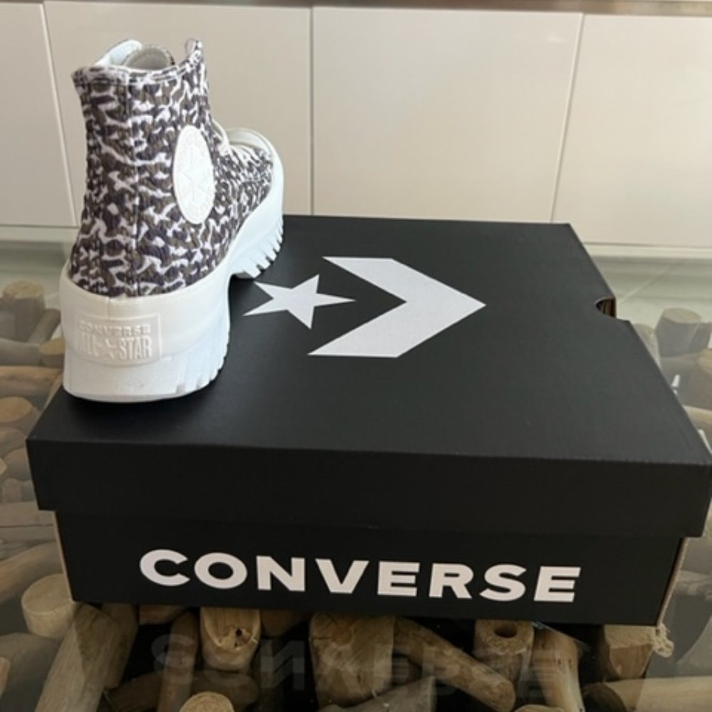 CONVERSE Chuck Taylor All Star Lugged 2.0 Jacquard Sand Dune Platform Sneakers - Picture 2 of 8